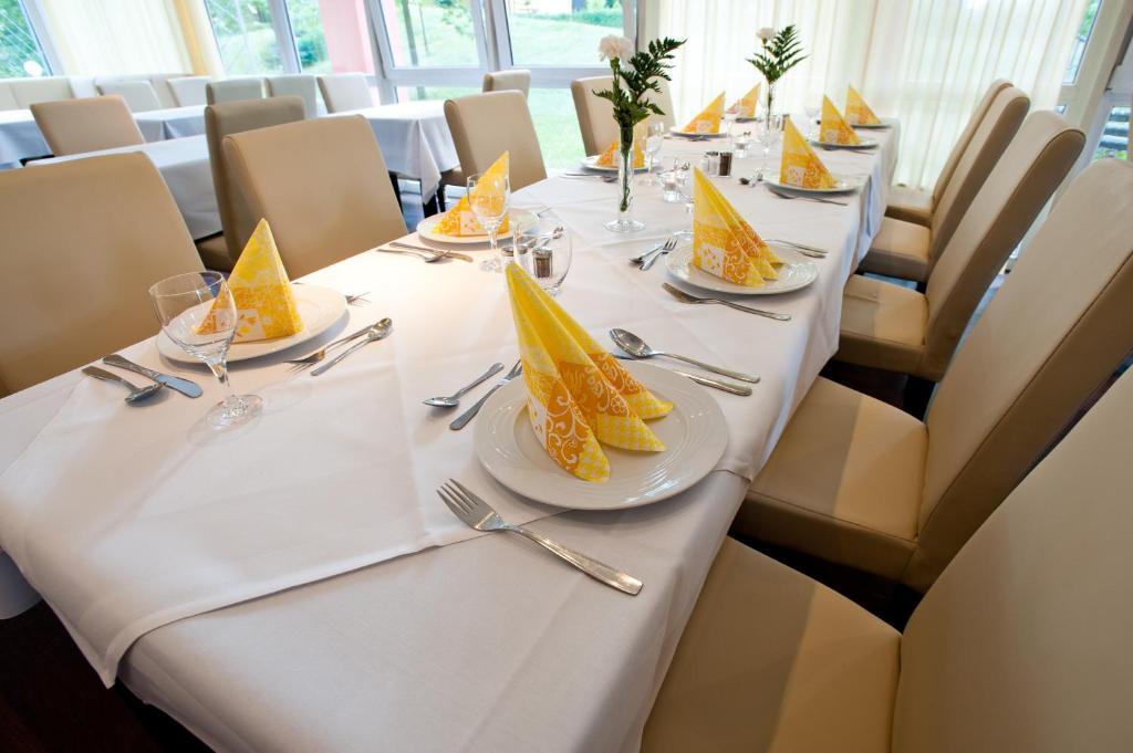 Sensconvent Hotel Michendorf Bagian luar foto
